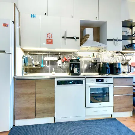 Διαμέρισμα Smart Alexa Home, Skyline, Gym & Swim.